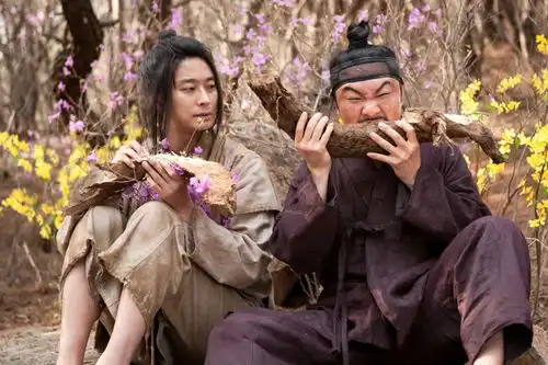 他是宫中花美男,因涉毒沉寂回归变杀人魔
