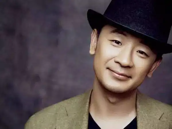 演技时代来临黄海波指导表演照片流出,网友评论看出路人缘
