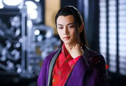 笑傲江湖里,令狐冲与岳灵珊青梅竹马,林平之因何能夺其所爱
