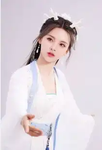 杨超越小龙女造型,头顶龙角仙气飘飘,古装造型碾压95后小花

