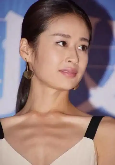 娱乐圈排骨胸女星前七名,居然没有郑爽的事
