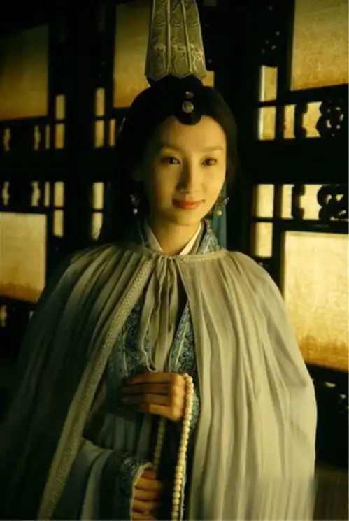 妙玉的身份,其实贾府的人很清楚,却只能假装不知道