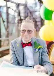 牵手61年美国老夫妇的飞屋环游记主题结婚纪念照