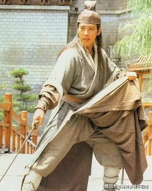 吕颂贤版笑傲江湖幕后剧照冲哥果然有魅力,万红丛中一点绿
