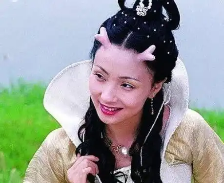 48岁的陶虹风韵犹存我可天真亦可成熟,依旧闪耀依旧生气勃勃
