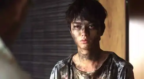 紫微斗数命宫是这个星耀的人,只有背六亲才能富,一生求爱而不得
