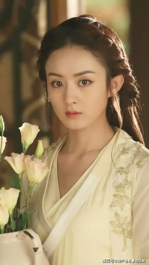 赵丽颖只上到大专,她与冯绍峰,曲终唱罢人离场,唯余看客两茫茫
