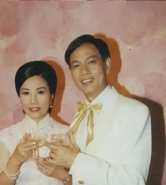 相恋33年,求婚20次,他终娶到一代女神我爱你不仅是这辈子