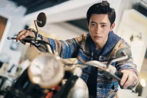 流星雨11年后,曾经的当红小生跌至十八线,琉璃中打酱油