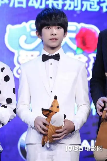 易烊千玺新片杀青昔日小王子高清旧照曝光