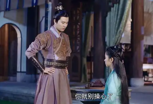 锦衣之下袁今夏我不屑与他人为伍,却害怕自己与众不同