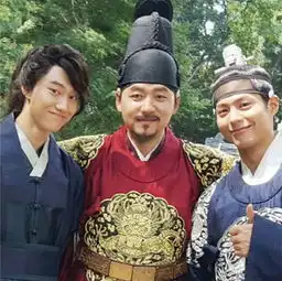 云画的月光片场照集锦傲娇王世子朴宝剑呆萌又体贴组图
