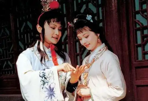 黛玉易得,宝钗难求,得宝钗而失黛玉,让宝玉意难平