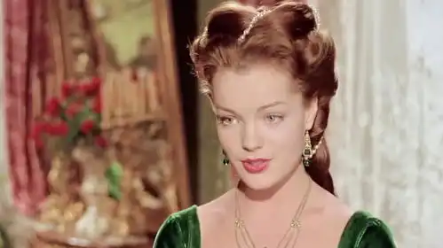 高贵的皇家聚会,皇后却带领吃猪蹄子