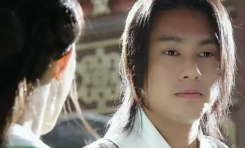 几年前的楚留香传奇,男主被嘲是最丑的,搭档的女演员却一个比一个漂亮