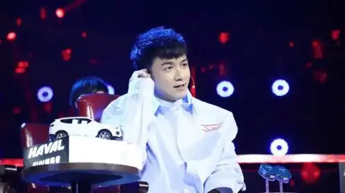 王祖贤早年前剧照流出,谁注意过她旁边的跟拍小记者如今却成一线明星