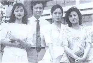 87版红楼薛宝钗资产上亿欧阳奋强赞张莉仍漂亮
