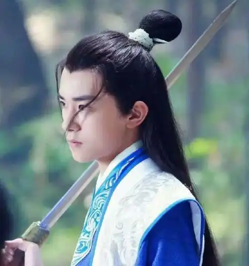 如何客观评价易烊千玺的长相
