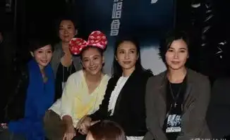 又一波狗粮,陈小春用漫画纪念和应采儿结婚8年,太甜了
