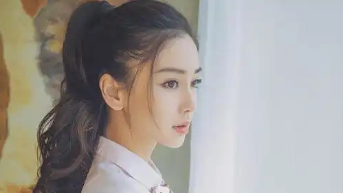 疯马秀风波后,杨颖被网红当众出言不逊却只能微笑
