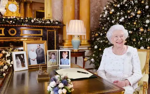 梅根马克尔的圣诞礼物,一只会唱歌的仓鼠,让女王开怀大笑