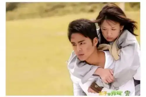 初恋那件小事定妆照出炉,槽点满满的偶像剧翻拍路在何方
