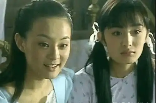 孙俪心机重看她10年前给赵薇伴舞的小动作,就知此女一定会红
