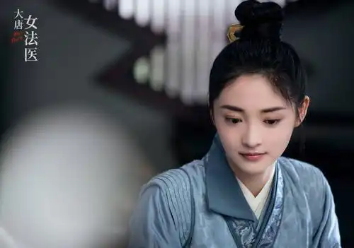 新晋女星碰瓷杨幂,抢戏赵丽颖,还直言娜扎老这情商太低了
