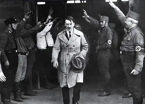 希特勒上台后,穷得揭不开锅的德国突然有钱了,是哪里来的钱