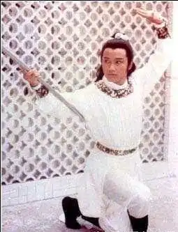 这里的演员拍剧照总喜欢以这堵墙为背景,四幅图中看看都有谁