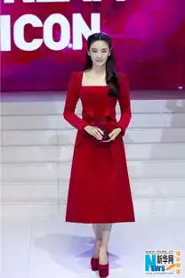 张雨绮丝绒宫廷装出席cosmo盛典喜获梦想偶像
