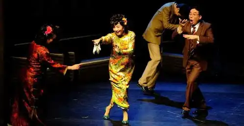 舞台上的文学让角色讲述人生