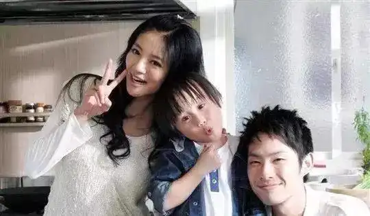 放过孩子吧,他她不是你们赚钱的机器
