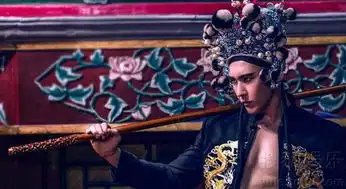 钟丽缇京剧主题婚照惊艳浓妆红唇表情妩媚
