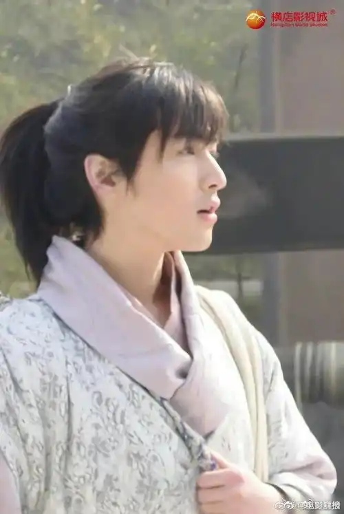 胡歌原来真的好帅,当然现在也帅,就是帅出不同感觉