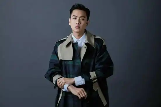 明星大侦探6热搜多,张若昀瘦成纸片人,三分讥笑引争议
