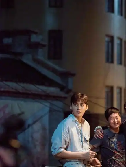 隐秘而伟大收官,李易峰发18宫格告别顾耀东