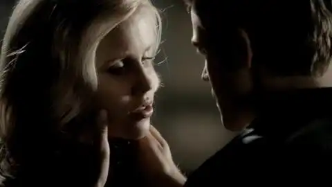 吸血鬼日记你的丽贝卡小可爱出现了
