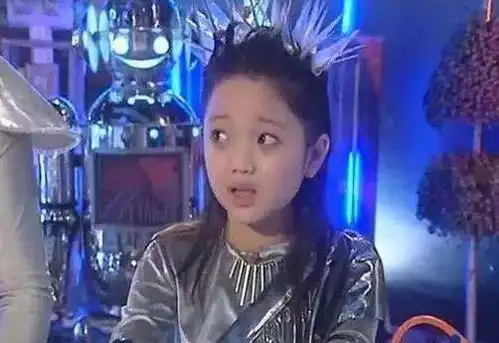 童年男神长大了一个被曝当爸,一个却家暴女友