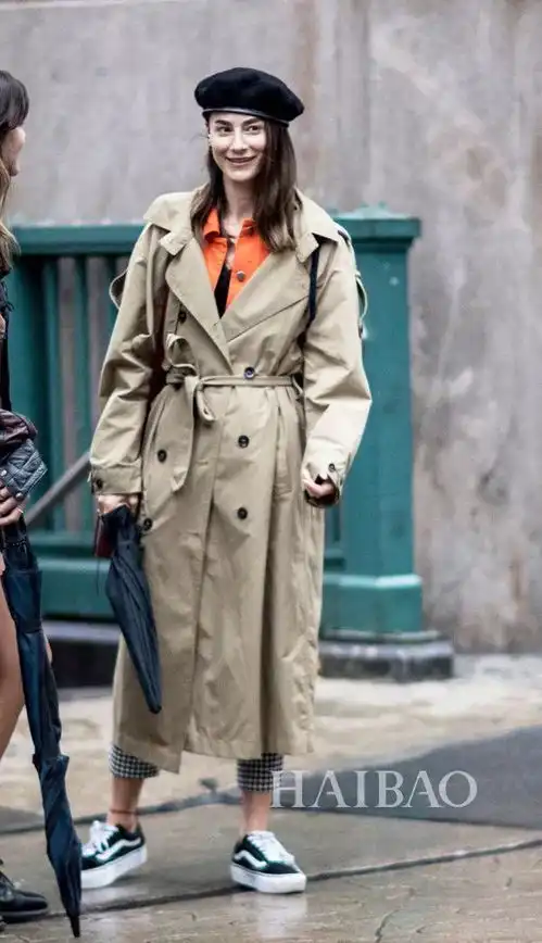 街拍穿风衣真的太帅了看完忍不住想买一件
