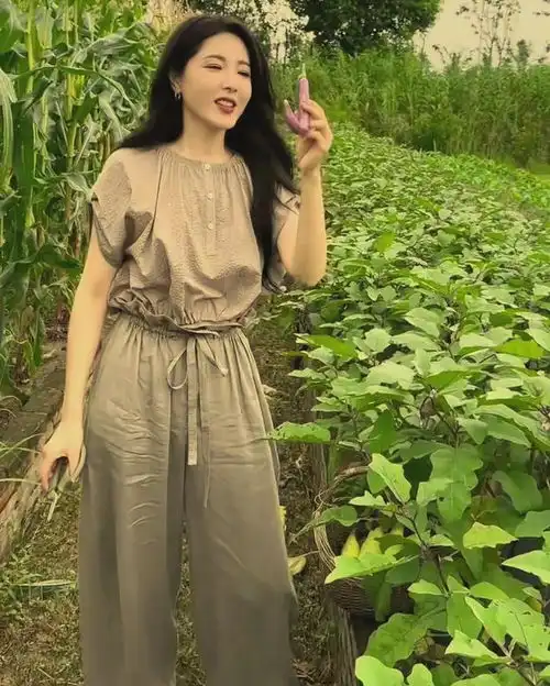 曾黎的菜园探险之旅揭秘蔬果生长的秘密
