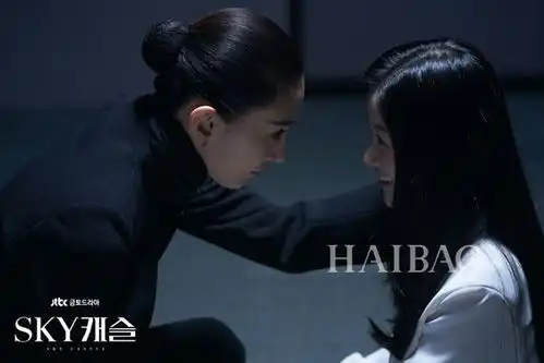 韩剧天空之城收视率爆表,跟金瑞亨饰演的英气感十足的金珠英老师来学耳饰搭配