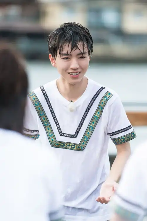 王俊凯在节目中大秀厨艺体型忽胖忽瘦摇摆不定