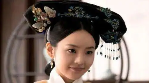 同样是犯了错的嫔妃,纯妃被乾隆连踢两脚,她却只被责令回宫休息