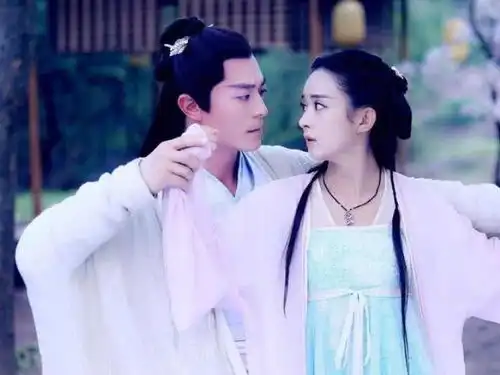 甄嬛传大汉天子导演新剧以小博大,张凌赫这回又赌赢了
