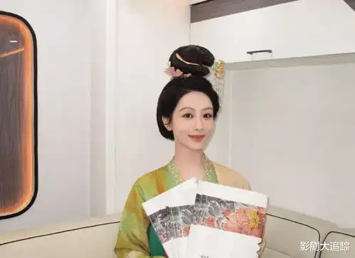 杨紫国色芳华造型曝光端庄优雅迷人眼,和李现同框好甜蜜