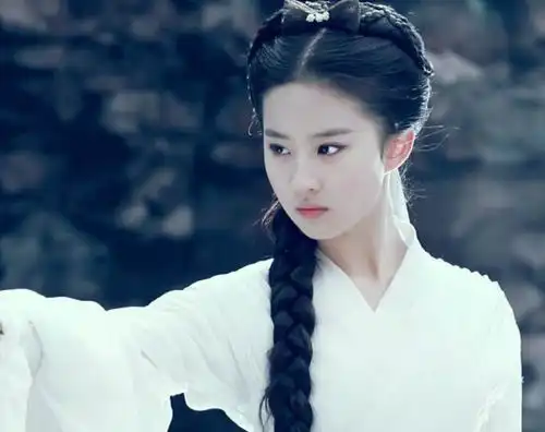 小龙女睡绳子刘亦菲是卖家秀,陈妍希是买家秀,而她无人能超越

