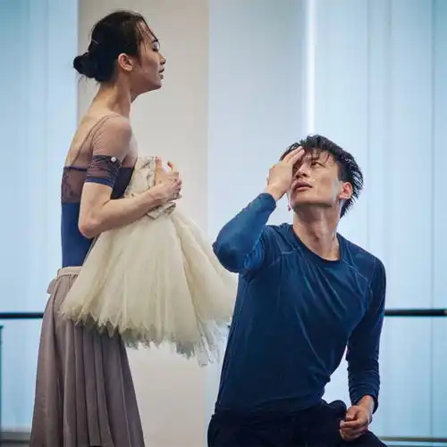 戴两层面具起舞歌剧魅影,吴虎生我的心被魅影占了