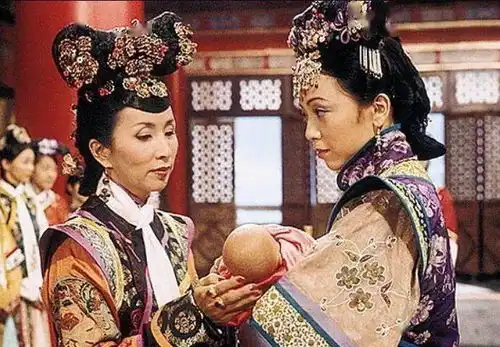 43岁陈山聪警匪剧同61岁女星拍拖,女方曾演任盈盈铁扇公主
