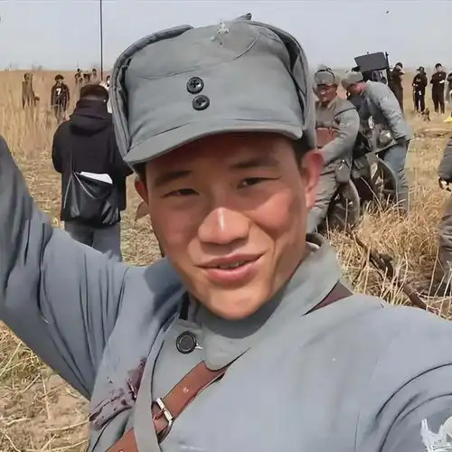 31岁的嘎子和28岁的英子重逢,一个女大十八变,一个成了笑话